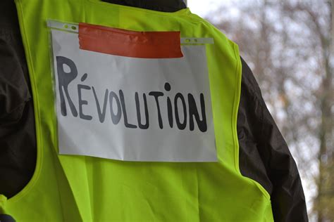 gilets jaunes yellow vest